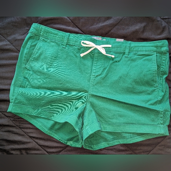NWT Torrid 3.5 inch pull-on weekend stretch twill short, green - Picture 2 of 6